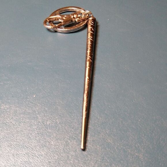 Harry Potter Wand Keychain Movie Series Wizard Hogwarts Spells - Picture 1 of 4